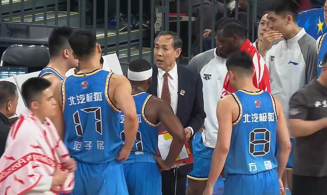 必发体育-太硬了!让了5个人依旧赢了球,难怪人家喊出夺冠,强人独砍23分